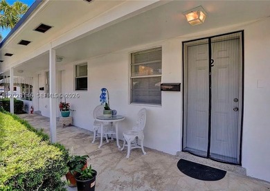 TRIPLEX WITH 2025 ROOF - FULLY RENOVATED - MOTIVATED SELLER Rare - photo 3