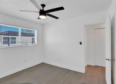 TRIPLEX WITH 2025 ROOF - FULLY RENOVATED - MOTIVATED SELLER Rare - photo 5