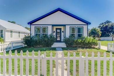 Gorgeous, Trendy Beachside Home - Built in 2021. Turnkey - photo 1