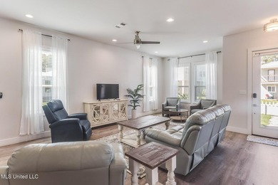 Gorgeous, Trendy Beachside Home - Built in 2021. Turnkey - photo 5