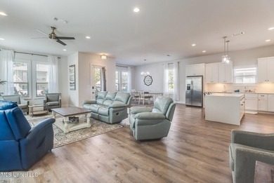 Gorgeous, Trendy Beachside Home - Built in 2021. Turnkey - photo 6