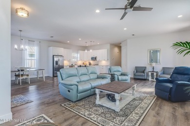 Gorgeous, Trendy Beachside Home - Built in 2021. Turnkey - photo 8