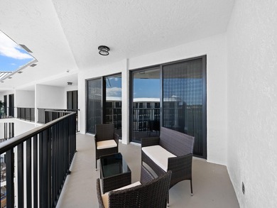 Discover this exceptional penthouse residence offering downtown - photo 6