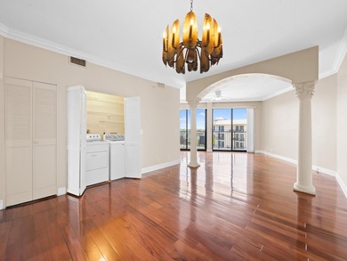 Discover this exceptional penthouse residence offering downtown - photo 9
