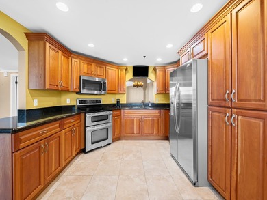 Discover this exceptional penthouse residence offering downtown - photo 10