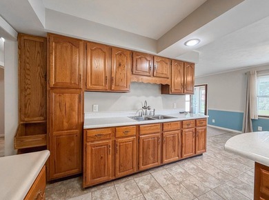 Inviting 2-bedroom, 2-bath ranch home positioned on a spacious - photo 12