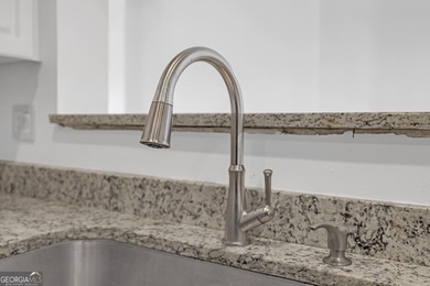 The Oaks at Buckhead Live the high life in the heart of Buckhead