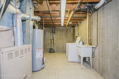 Beautifully maintained semi-attached home offering an abundance - photo 14