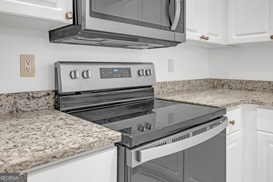 The Oaks at Buckhead Live the high life in the heart of Buckhead