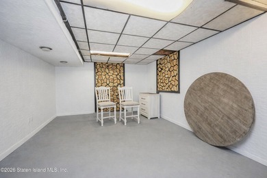 Beautifully maintained semi-attached home offering an abundance - photo 15