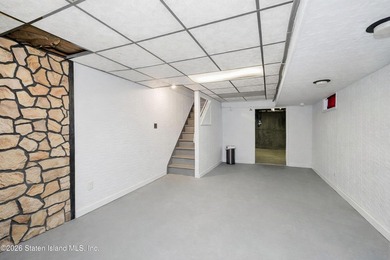 Beautifully maintained semi-attached home offering an abundance - photo 16