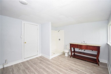 Just renovated!! Added another bedroom and large bathroom - photo 17