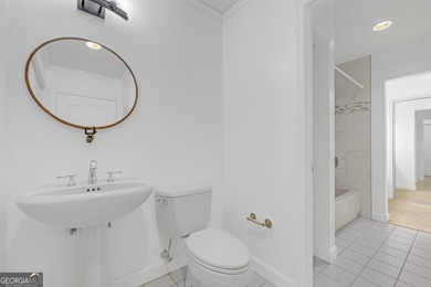 The Oaks at Buckhead Live the high life in the heart of Buckhead