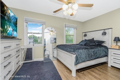 Beautifully maintained semi-attached home offering an abundance - photo 17