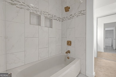 The Oaks at Buckhead Live the high life in the heart of Buckhead