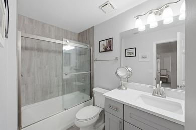 Don't Wait ! Welcome to this charming 3-bedroom, 2-bathroom - photo 19
