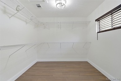 There's a party on 5th Ave! Welcome to this spacious 4 bedroom - photo 20