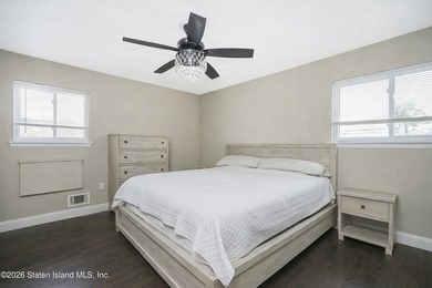 Beautifully maintained semi-attached home offering an abundance - photo 20