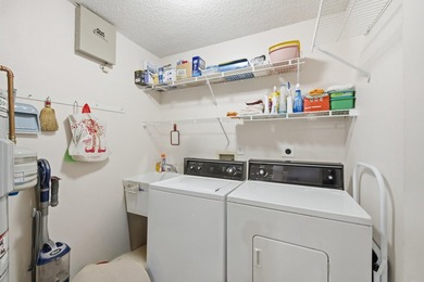 Don't Wait ! Welcome to this charming 3-bedroom, 2-bathroom - photo 23