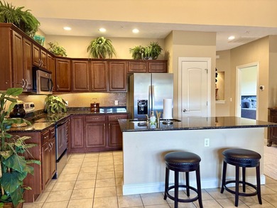 Priced to Sell!! This Beautifully well kept Townhouse in the - photo 4