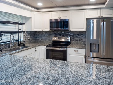 ** Brand NEW roof (June 2026) ** Updated 3 bedroom, 3 bathroom - photo 5