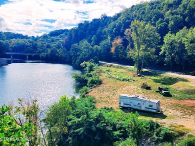 (private lake, pond, creek) Acreage For Sale in Harriman Tennessee