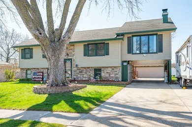 (private lake, pond, creek) Home Sale Pending in Altoona Iowa