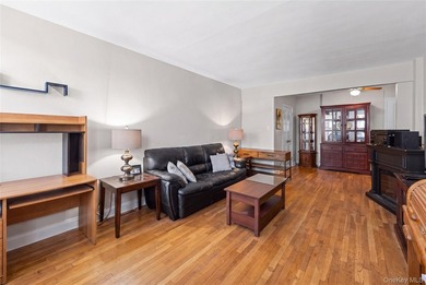 Welcome to this spacious and timeless one-bedroom residence - photo 3