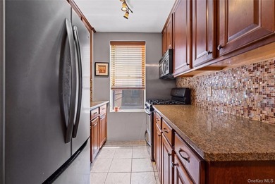 Welcome to this spacious and timeless one-bedroom residence - photo 5