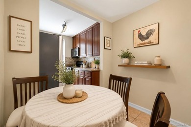 Welcome to this spacious and timeless one-bedroom residence - photo 6