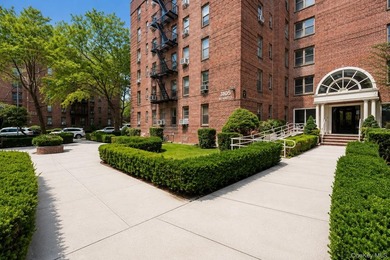 Welcome to this spacious and timeless one-bedroom residence - photo 10