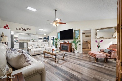 Beautifully updated 3bd, 2ba residence w/ a 2-car garage - photo 2