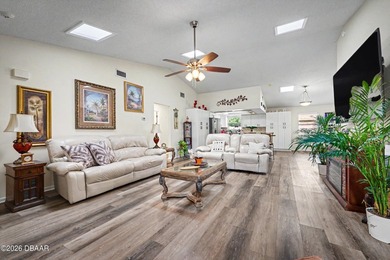 Beautifully updated 3bd, 2ba residence w/ a 2-car garage - photo 3