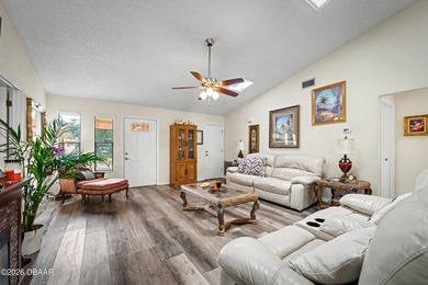 Beautifully updated 3bd, 2ba residence w/ a 2-car garage - photo 5