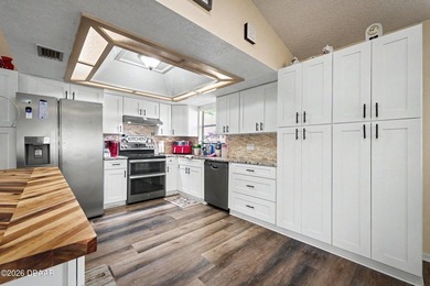Beautifully updated 3bd, 2ba residence w/ a 2-car garage - photo 8
