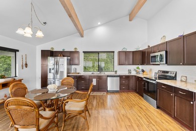 Ocean-view licensed STVR retreat on a fenced 1-acre corner lot - photo 6