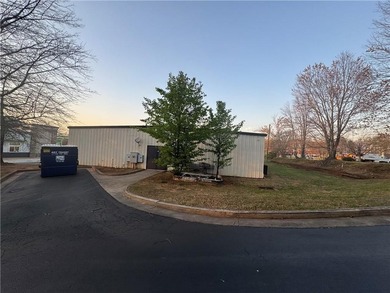 Profitable Liquor Store with Real Estate - Growth Trend! Strong