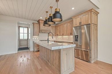 Situated in a prestigious neighborhood, this bespoke - photo 28