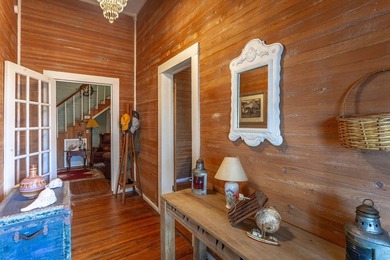 Charming circa-1900 pine and cypress home in Apalachicola's - photo 4