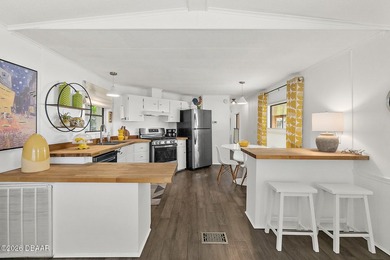 Sought-after Laurelwood Estates where there is NO LOT RENT. This - photo 6
