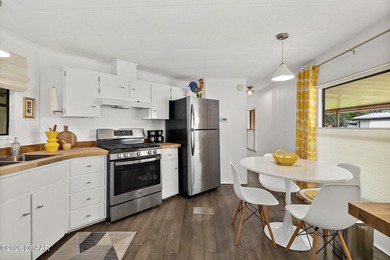 Sought-after Laurelwood Estates where there is NO LOT RENT. This - photo 10