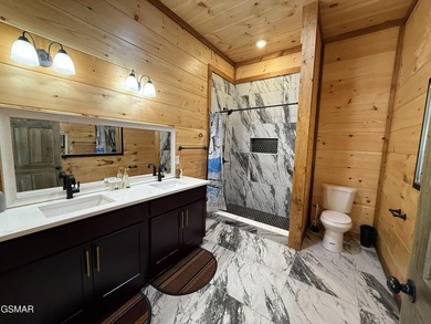 Turn-key 4-bedroom cabin located in the gated Timberlake Bay - photo 14