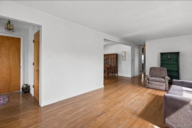 Welcome home to the East End of New Rochelle's highly desirable - photo 18
