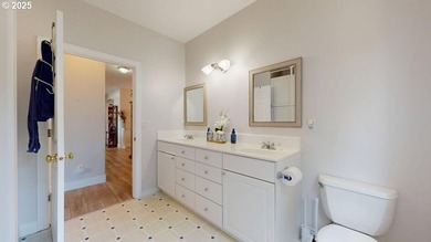 Spacious 4-bedroom, 3.5 bath residence with a rare 4-car garage - photo 20