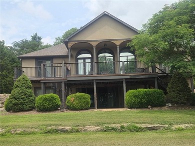 Enjoy peaceful country living in this spacious 4-bedroom, 3 - photo 1