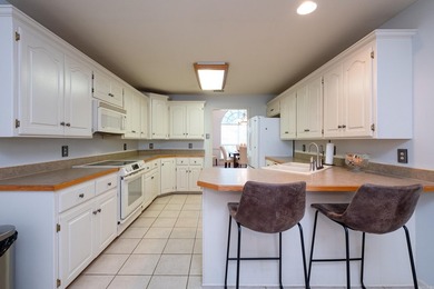 Welcome to your new retreat nestled in a serene neighborhood! - photo 23