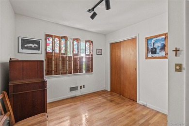 Welcome home to the East End of New Rochelle's highly desirable - photo 23