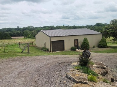 Enjoy peaceful country living in this spacious 4-bedroom, 3 - photo 4