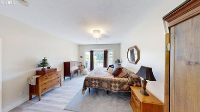 Spacious 4-bedroom, 3.5 bath residence with a rare 4-car garage - photo 24