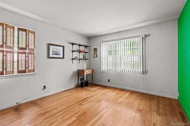 Welcome home to the East End of New Rochelle's highly desirable - photo 25
